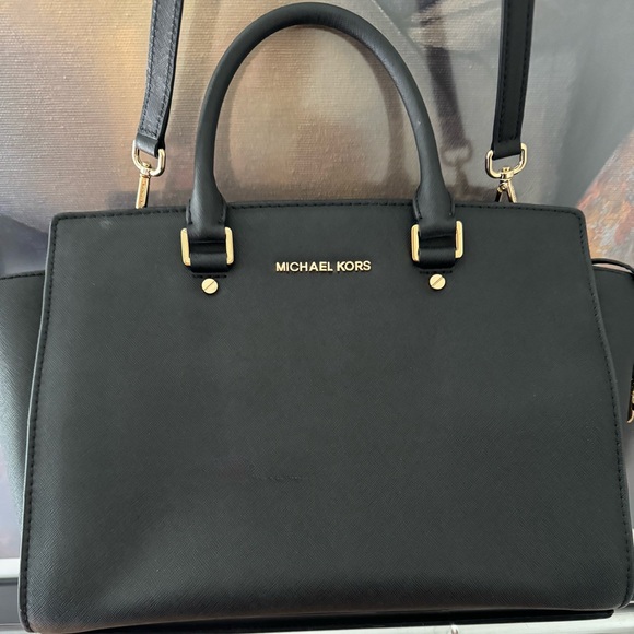 Merry Christmas 🎄🧑‍🎄 Michael Kors black bag, super clean, like new👌👌👌😍😍 - Picture 6 of 15